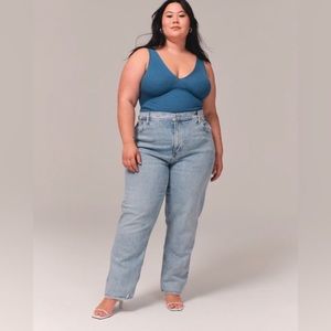 Abercrombie & Fitch women’s 90’s straight ultra high rise jeans size 33. EUC! 😍